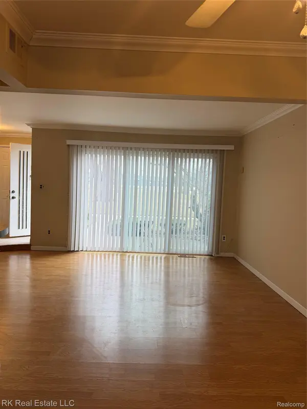 8237 Kennedy CIR, Warrencity_macomb, MI 48093