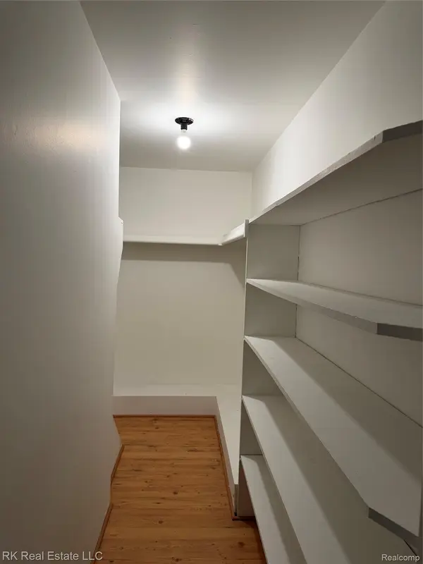 8237 Kennedy CIR, Warrencity_macomb, MI 48093