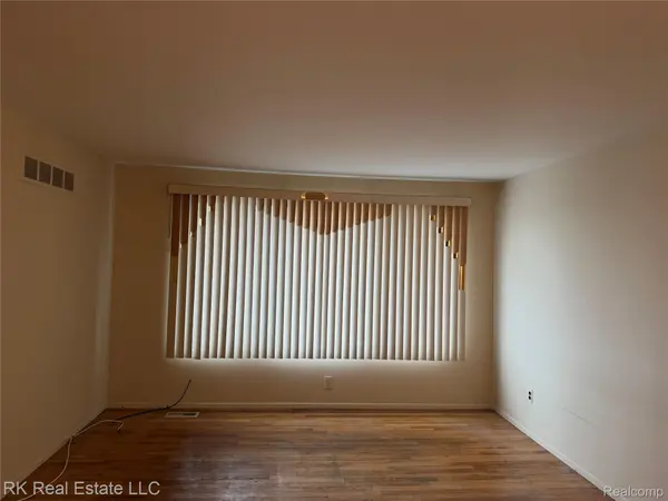 8237 Kennedy CIR, Warrencity_macomb, MI 48093