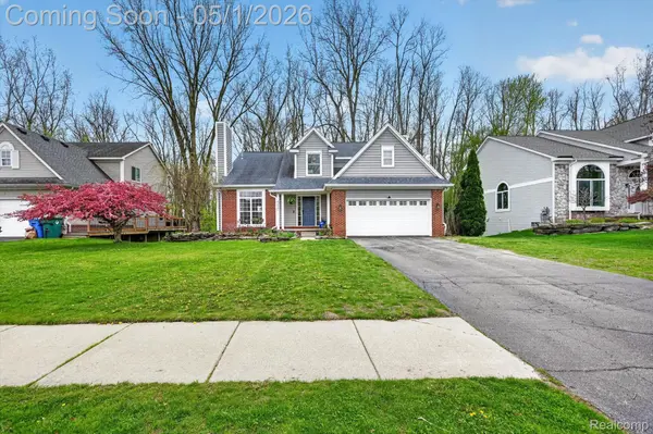 4450 Commerce Woods DR, Commercechartertownship_oakland, MI 48382