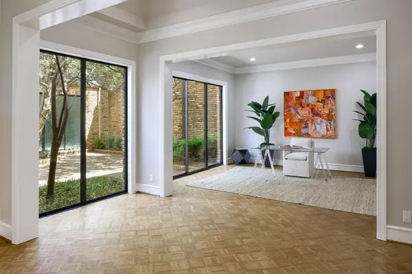 29 Saint Laurent Place, Dallas, TX 75225