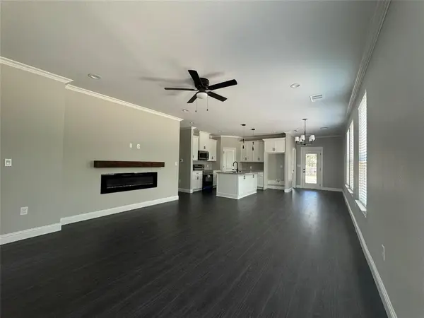 205 W Elm Street, Alvarado, TX 76009