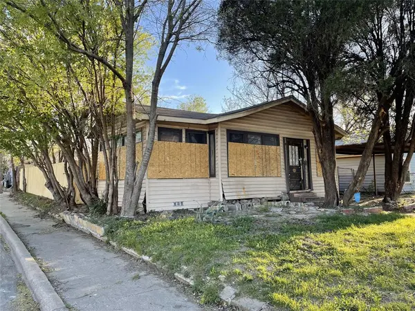 1136 E Leuda Street, Fort Worth, TX 76104