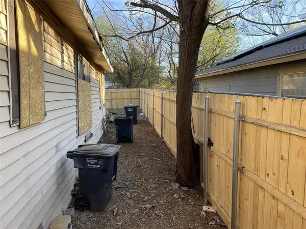 1136 E Leuda Street, Fort Worth, TX 76104