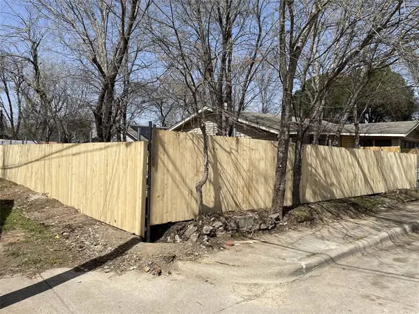 1136 E Leuda Street, Fort Worth, TX 76104