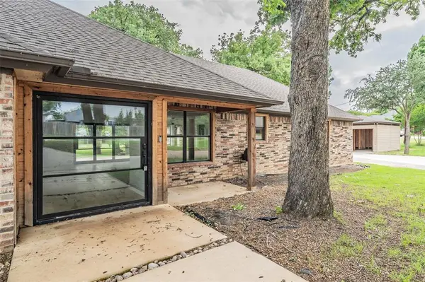 8048 Green Valley Drive, North Richland Hills, TX 76182