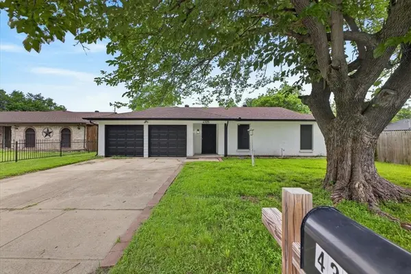 4325 Richard Street, Forest Hill, TX 76119