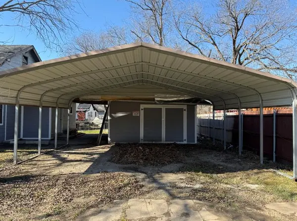 1027 E Lamar Street, Sherman, TX 75090