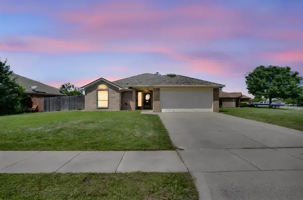 1040 Vinewood Avenue, Burleson, TX 76028