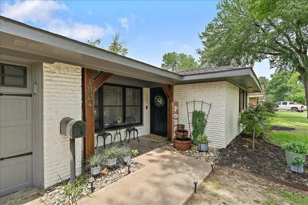 1904 W 4th Avenue, Corsicana, TX 75110