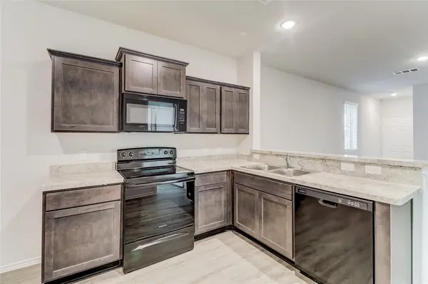 1302 Jonah Lane, Ennis, TX 75119