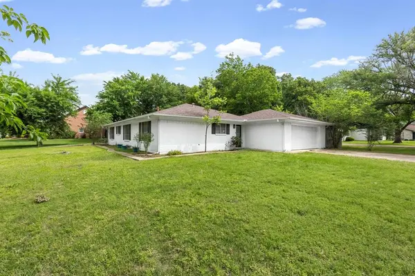 2906 Tanglewood Drive, Commerce, TX 75428