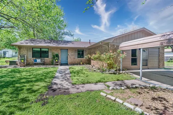 832 Cherry Street, Wolfe City, TX 75496