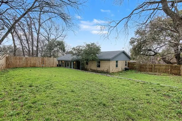 405 Torrey Street, Granbury, TX 76048