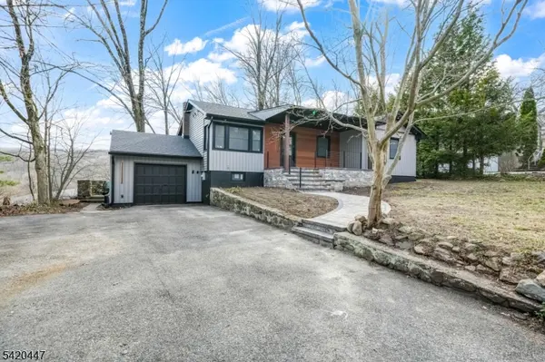 132 Upper High Crest Dr, West Milford Twp., NJ 07480