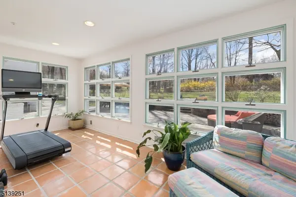 5 Sherwood Dr, Watchung Boro, NJ 07069