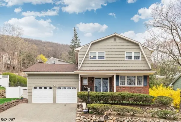 32 Schirra Dr, Wanaque Boro, NJ 07465