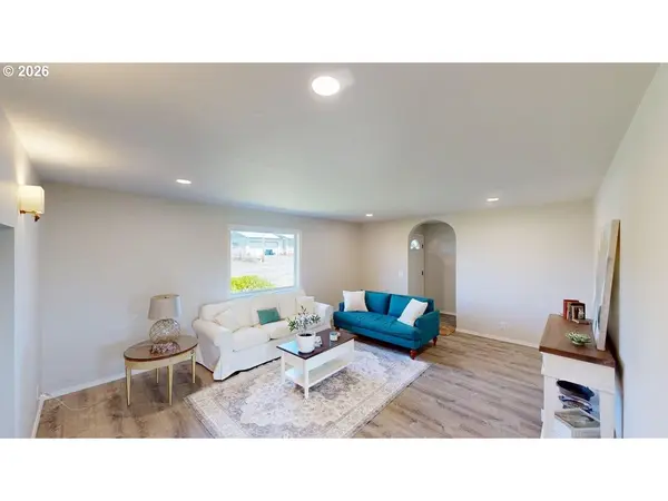 1221 IRIS ST, Brookings, OR 97415