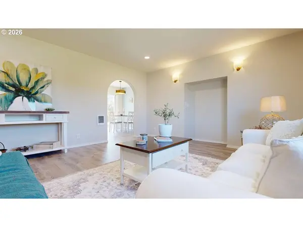 1221 IRIS ST, Brookings, OR 97415