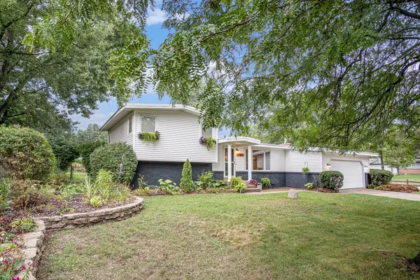 1985 Oakcliff DR NE, Grandrapidschartertownship_kent, MI 49525