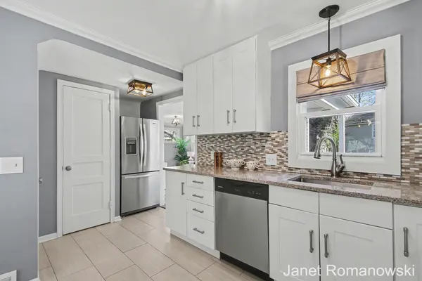 2126 Englewood DR SE, Eastgrandrapidscity_kent, MI 49506