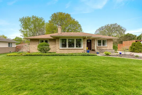 51 Westmont DR NW, Grandrapidscity_kent, MI 49504