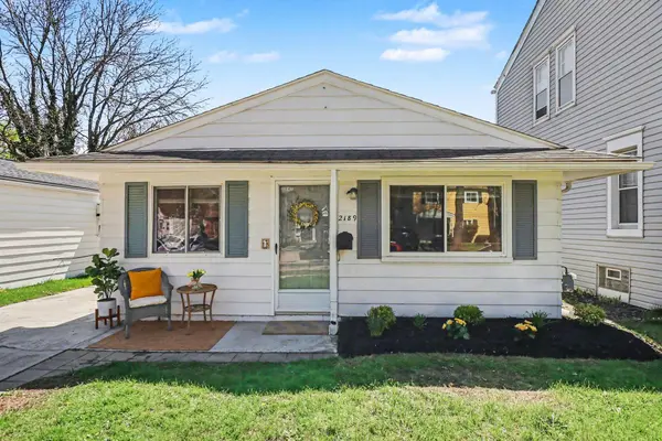2189 Ridgemont RD, Grosse Pointe Woods City, MI 48236