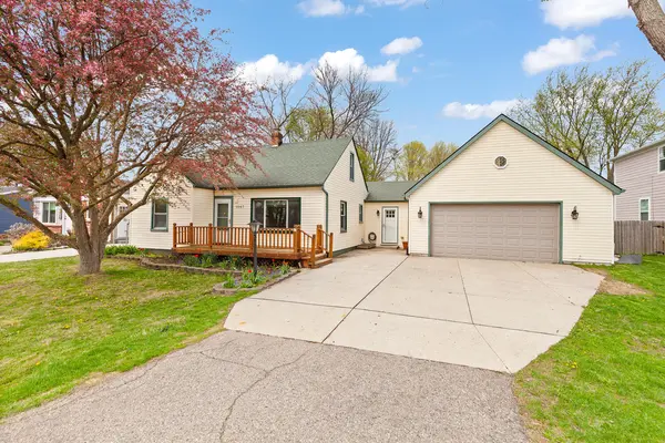 1047 Arthur DR, Troycity_oakland, MI 48083