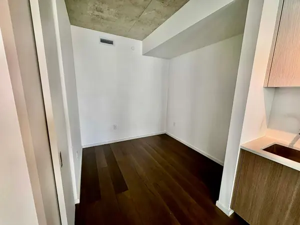 21 Lawren Harris SQ #514, Toronto C08, ON M5A 0T4