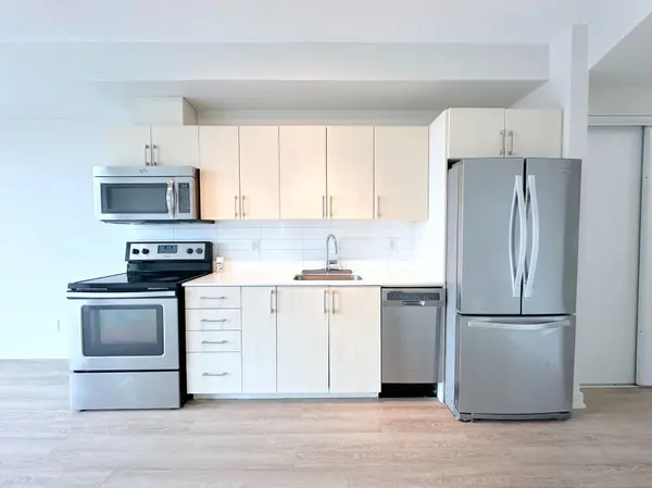 763 Woodbine AVE #404, Toronto E02, ON M4E 2J4