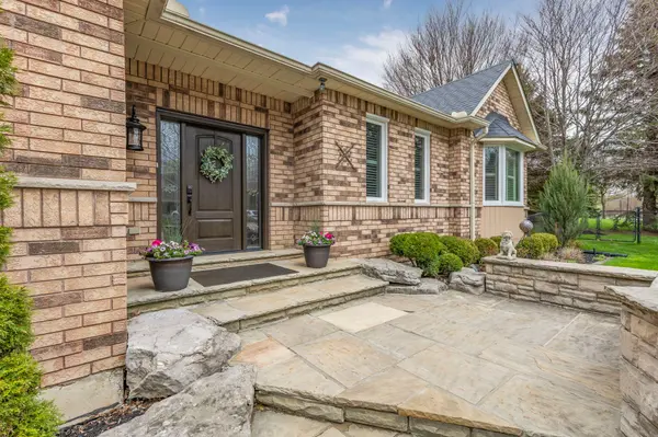 100 Colonel Wayling BLVD, East Gwillimbury, ON L0G 1V0