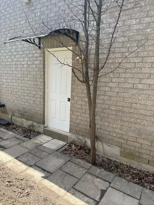 15 Village Green DR, Vaughan, ON L4L 9N9