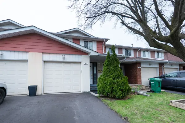 87 Carisbrooke CT #87, Brampton, ON L6S 3K1