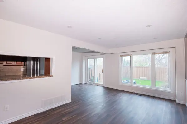 87 Carisbrooke CT #87, Brampton, ON L6S 3K1