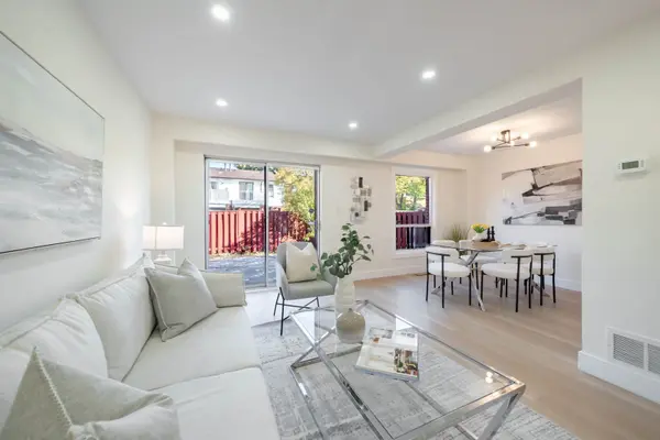 3430 Brandon Gate DR #23, Mississauga, ON L4T 3T4