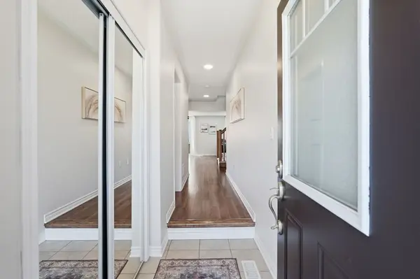 16 Dredge CT, Milton, ON L9T 8T1