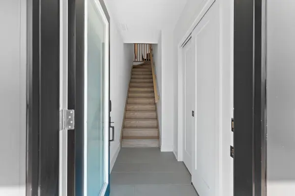 15 Acorn AVE #Unit 4, Toronto W08, ON M9B 3P7