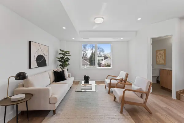 15 Acorn AVE #Unit 4, Toronto W08, ON M9B 3P7