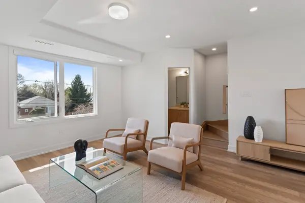 15 Acorn AVE #Unit 4, Toronto W08, ON M9B 3P7