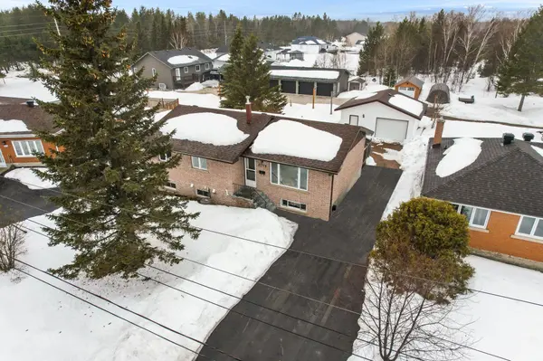 1729 Charles CT, Greater Sudbury, ON P3N 1H3