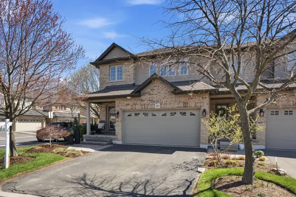 441 STONEHENGE DR #40, Hamilton, ON L8K 0B1