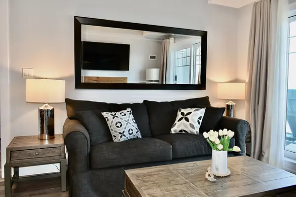 25 PEN LAKE POINT RD #404, Huntsville, ON P1H 1A9