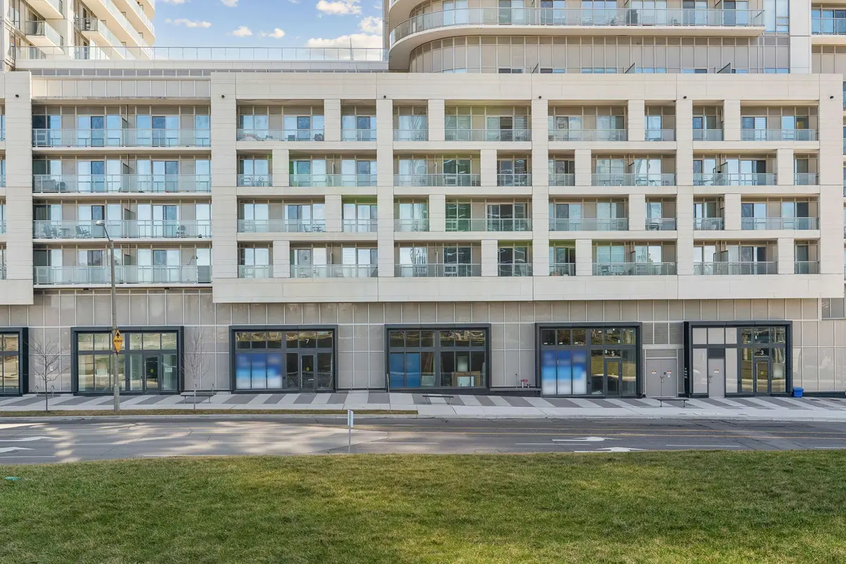 5 Village Green SQ, Toronto E07, ON M1T 3G2