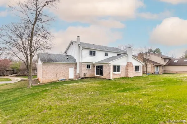 5394 Pond Bluff DR, Westbloomfieldchartertownship_oakland, MI 48323