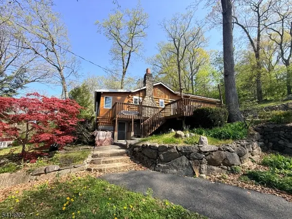 390 Lakeview Ave, Ringwood Boro, NJ 07456