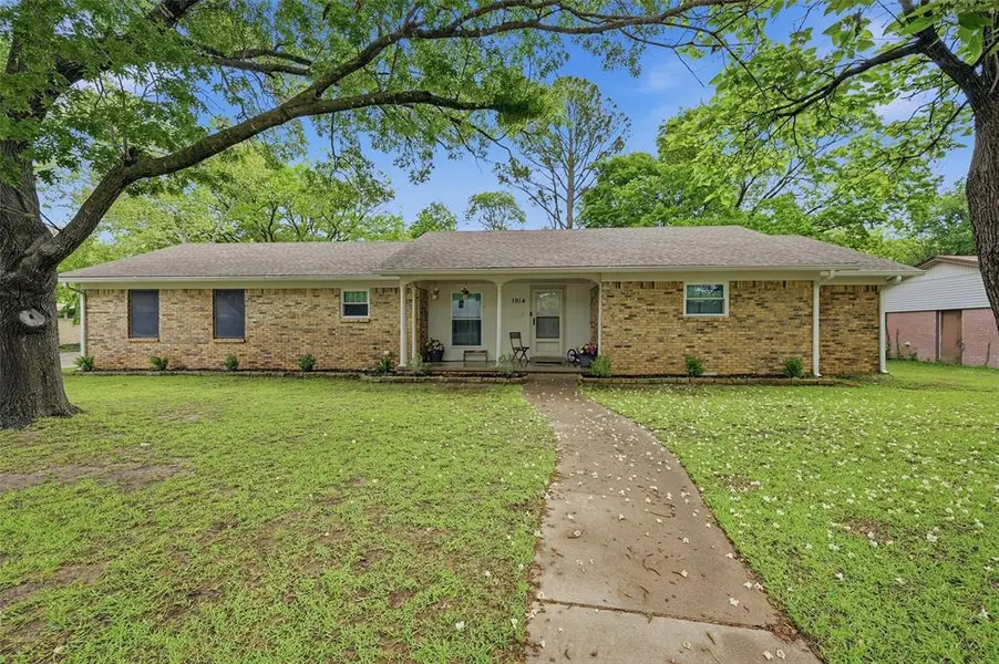 1914 Laurel Road, Gainesville, TX 76240