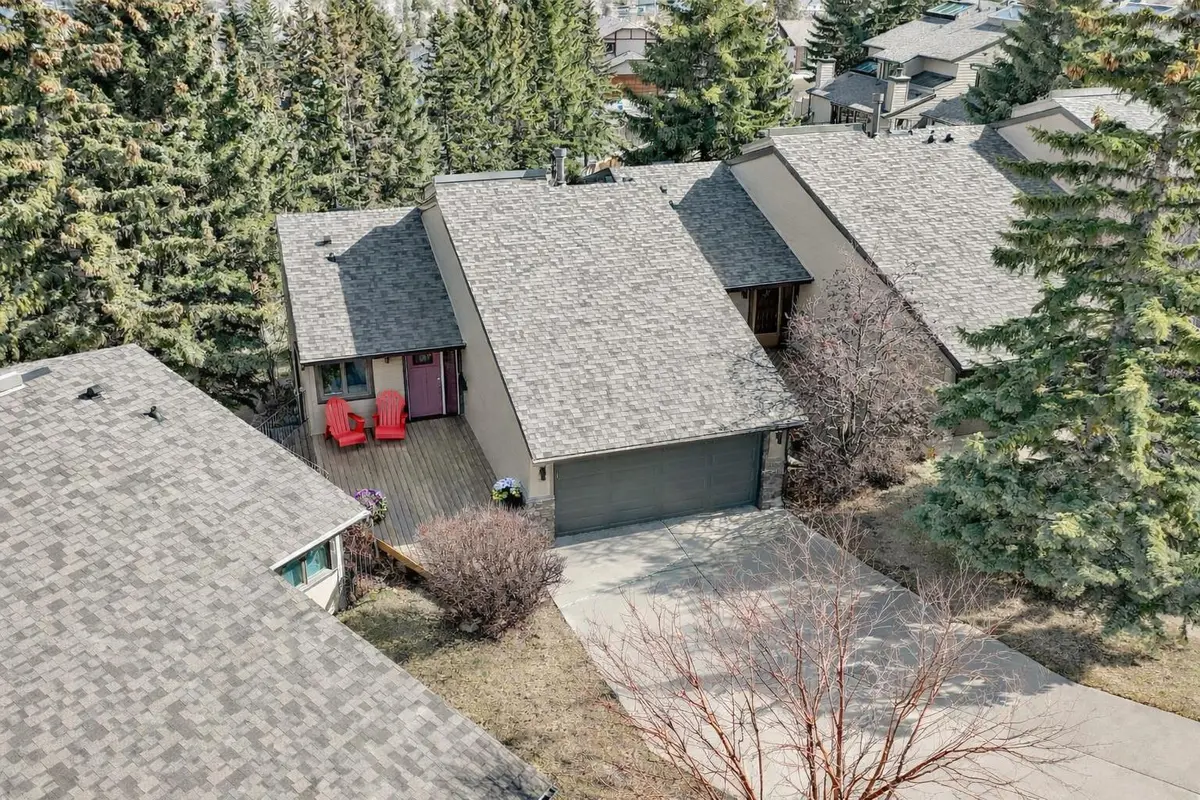 22 Coach Manor TER SW, Calgary, AB T3H 1C3
