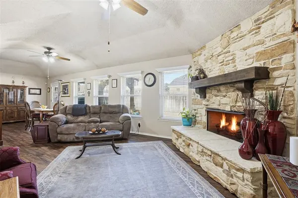 725 Windridge Lane,  Burleson,  TX 76028