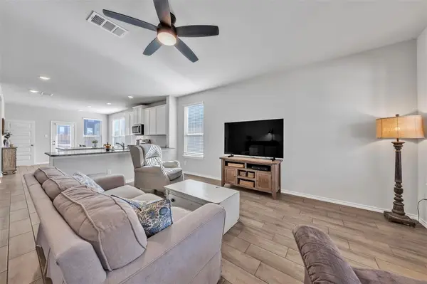 2933 Dixondale Drive, Fort Worth, TX 76108