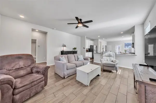 2933 Dixondale Drive, Fort Worth, TX 76108